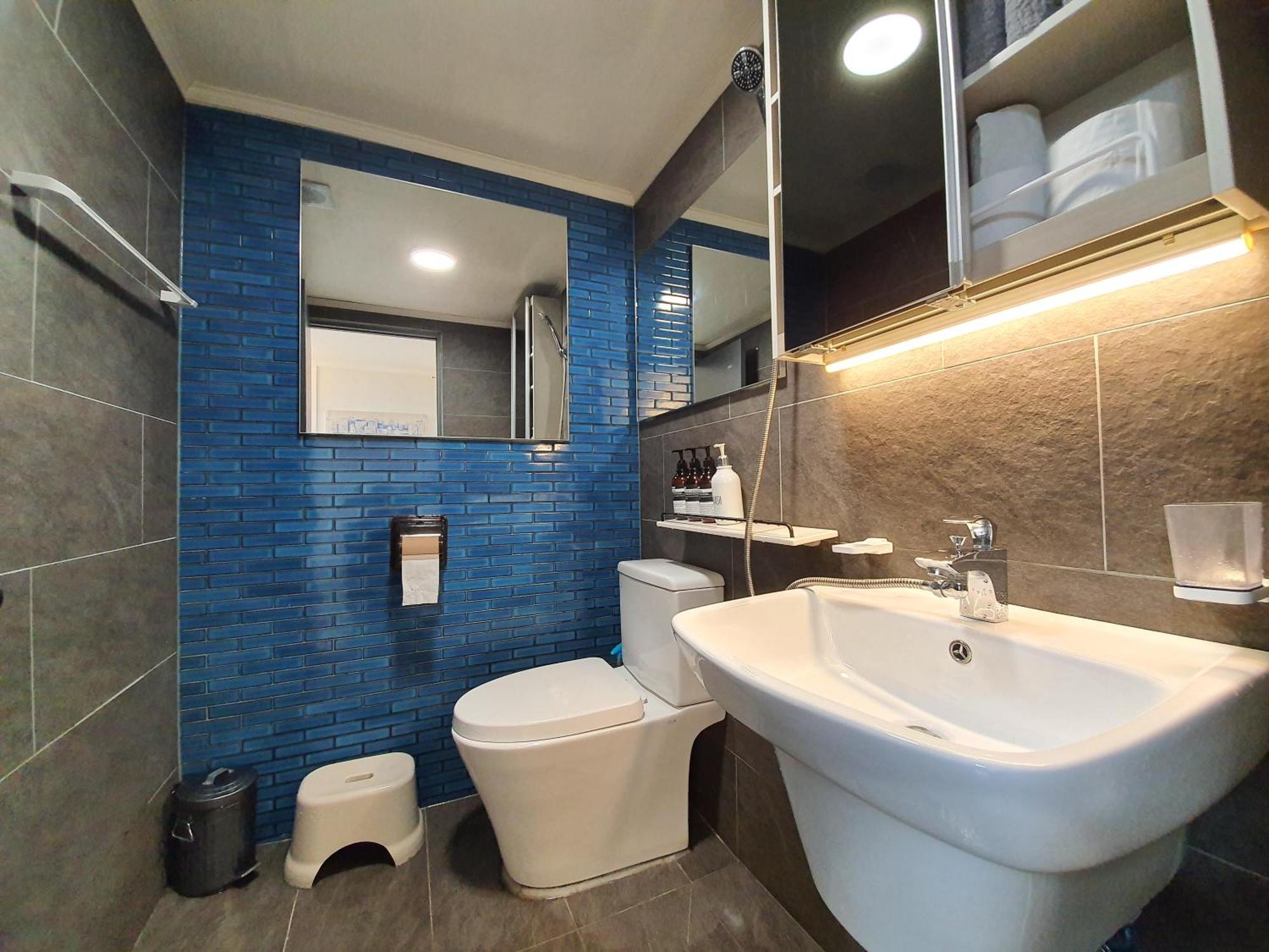 One House Guest house *